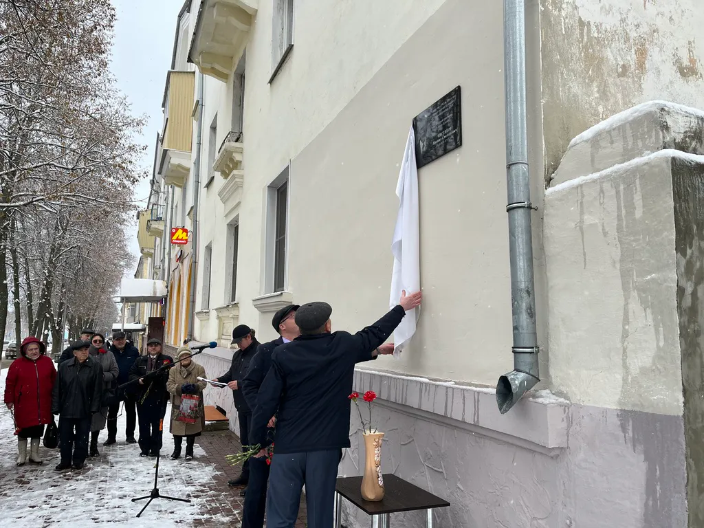 В Кузнецке к 100-летию экс-руководителя города Михаила Чистякова установили мемориальную доску