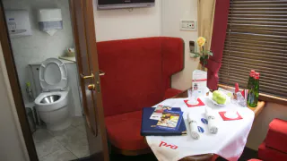 В РЖД появился поезд, где все купе одноместные: цена ниже СВ, завтрак включён, а соседей не будет всю дорогу