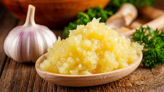 Каждый год готовлю чесночную пасту: как сохранить аромат и пользу чеснока надолго