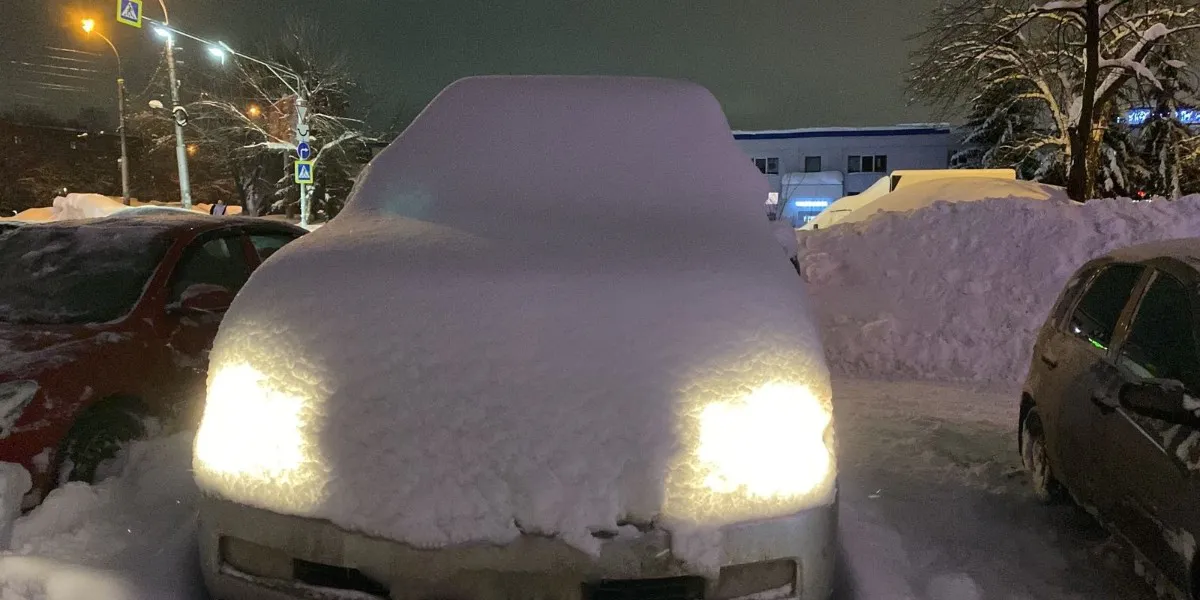 Пензенцы боятся за свою жизнь из-за регулярных сходов снега и льда с крыш зданий