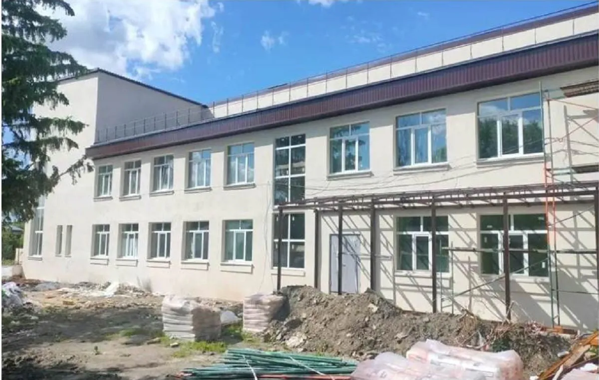 Дом культуры в Камешкирском районе получил новую кровлю: ремонтные работы продолжаются