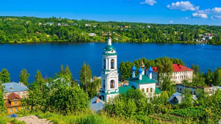 3 живописных местечка в России для майского отдыха: близко, дешево и комфортно — идеально для коротких выходных
