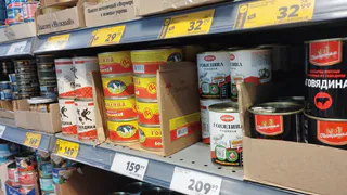 Хрящи и кости, мяса нет: Росконтроль назвал марки тушенки, которые оказались в черном списке