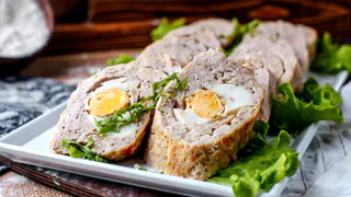 Готовлю прессованное мясо под банкой каждую неделю — отличная замена магазинной колбасе: простой рецепт без премудростей