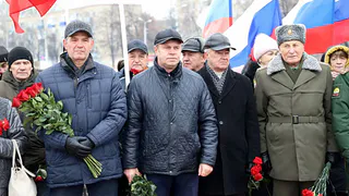 Пензенцы возложили цветы к Вечному огнь в честь Дня Неизвестного солдата