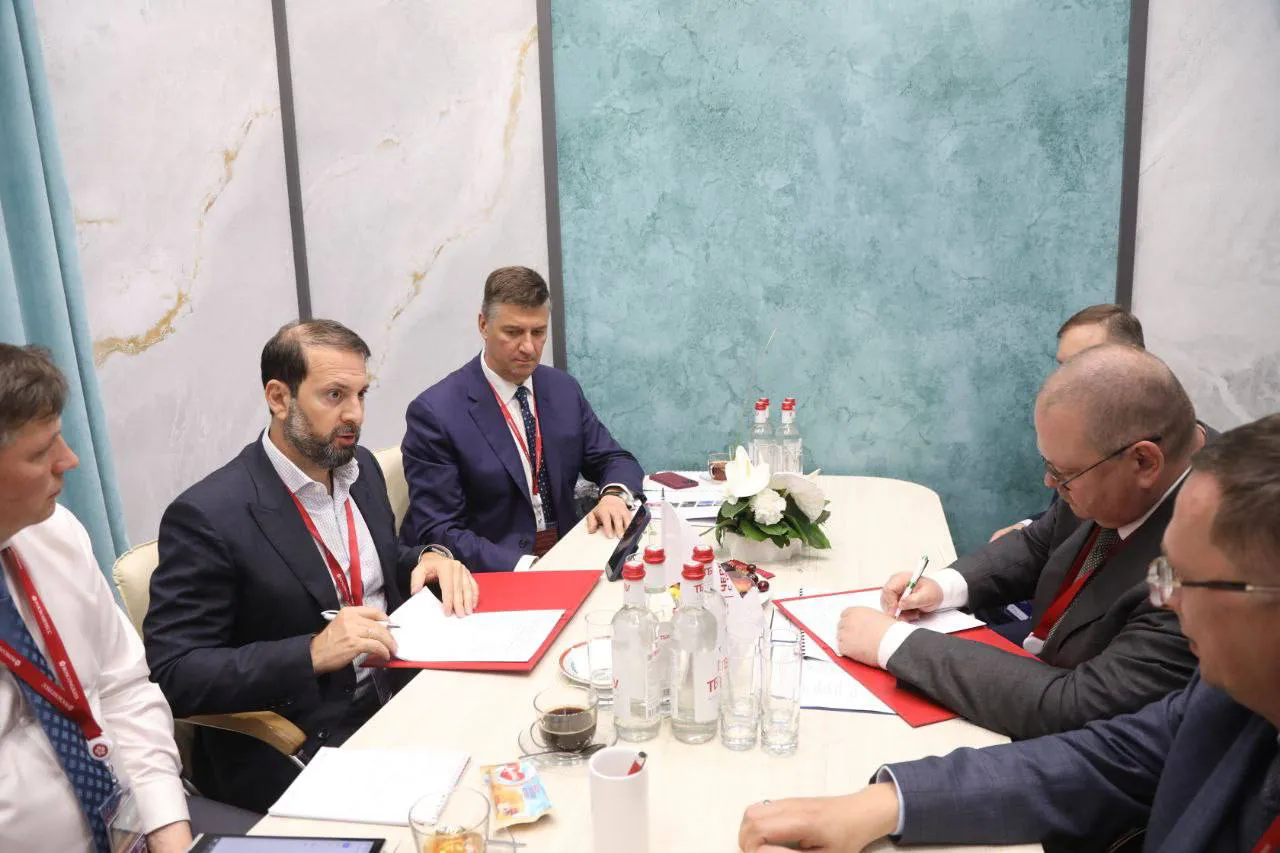 Олег Мельниченко сообщил о подписании договора с главой ПАО «Черкизово»