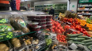 Зашла в Перекресток за обычными продуктами — а нашла целый арсенал неожиданных вкусностей: что реально стоит денег