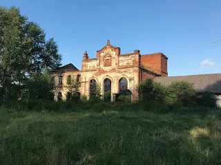 В Пензе волонтеры всероссийского проекта убрали территорию поместья Араповых