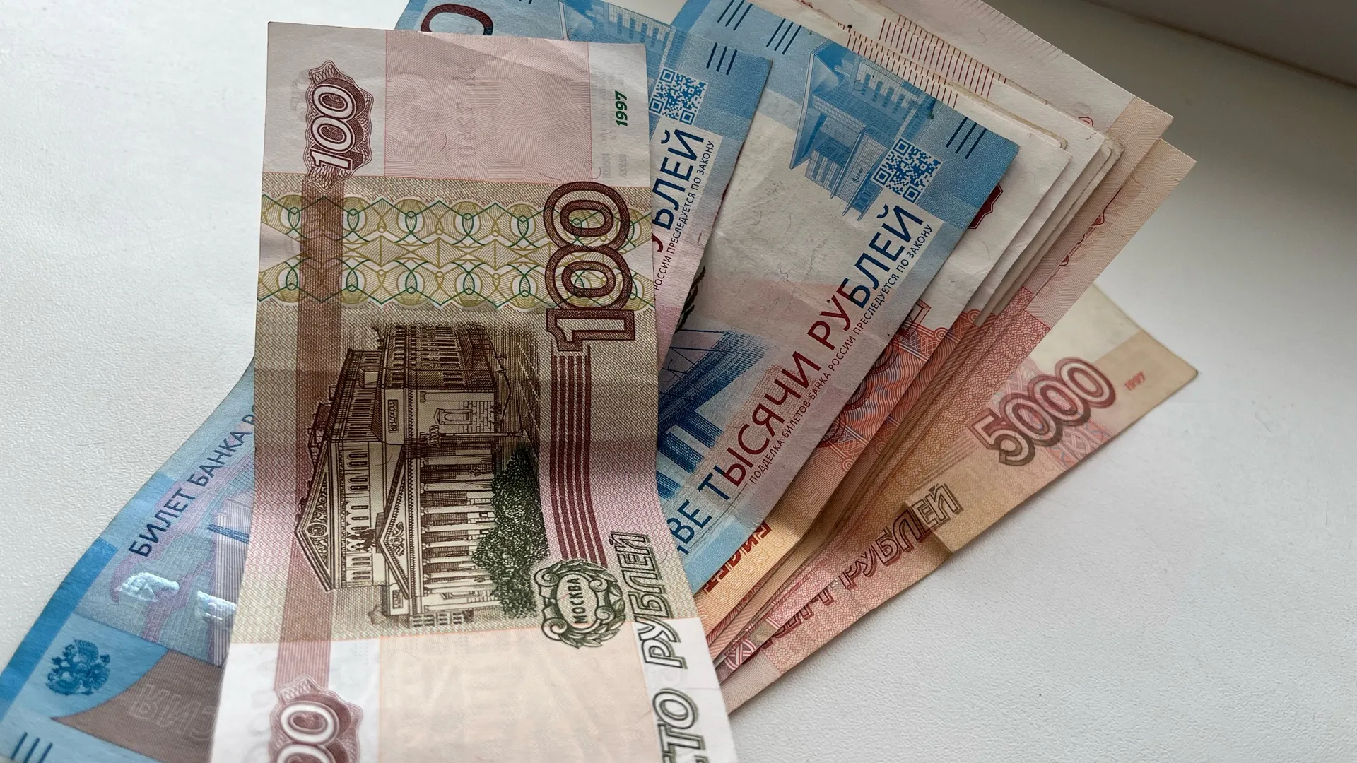 Жительница Хабаровского края взяла с пенсионерки деньги якобы для снятия порчи