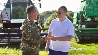 Губернатор Мельниченко осмотрел сквер в Вадино, а в Большой Луке посетил картофельное хозяйство