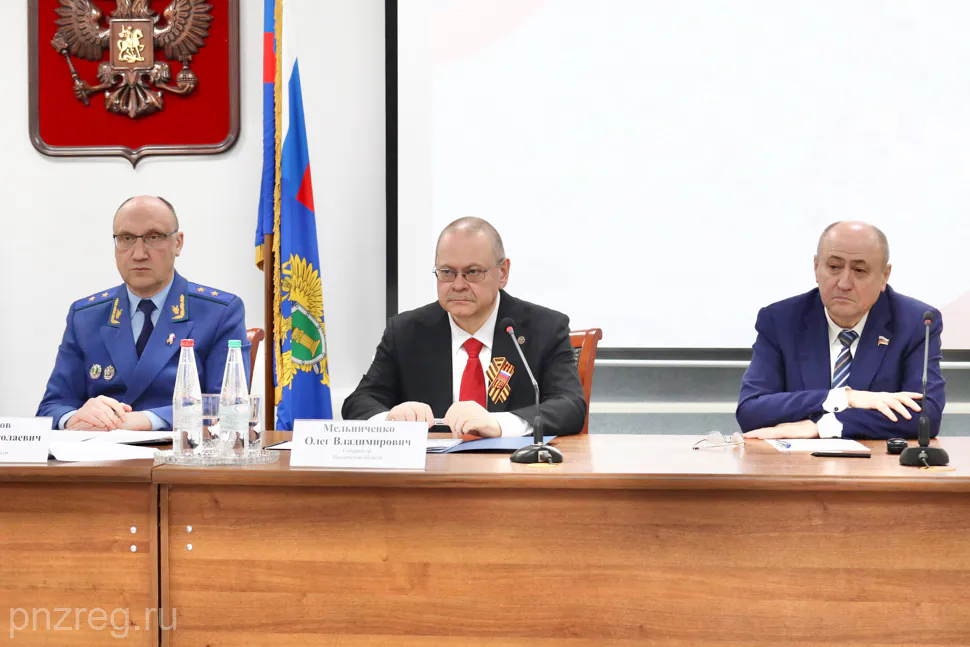 Губернатор Мельниченко взял на контроль профилактику кризиса у подростков