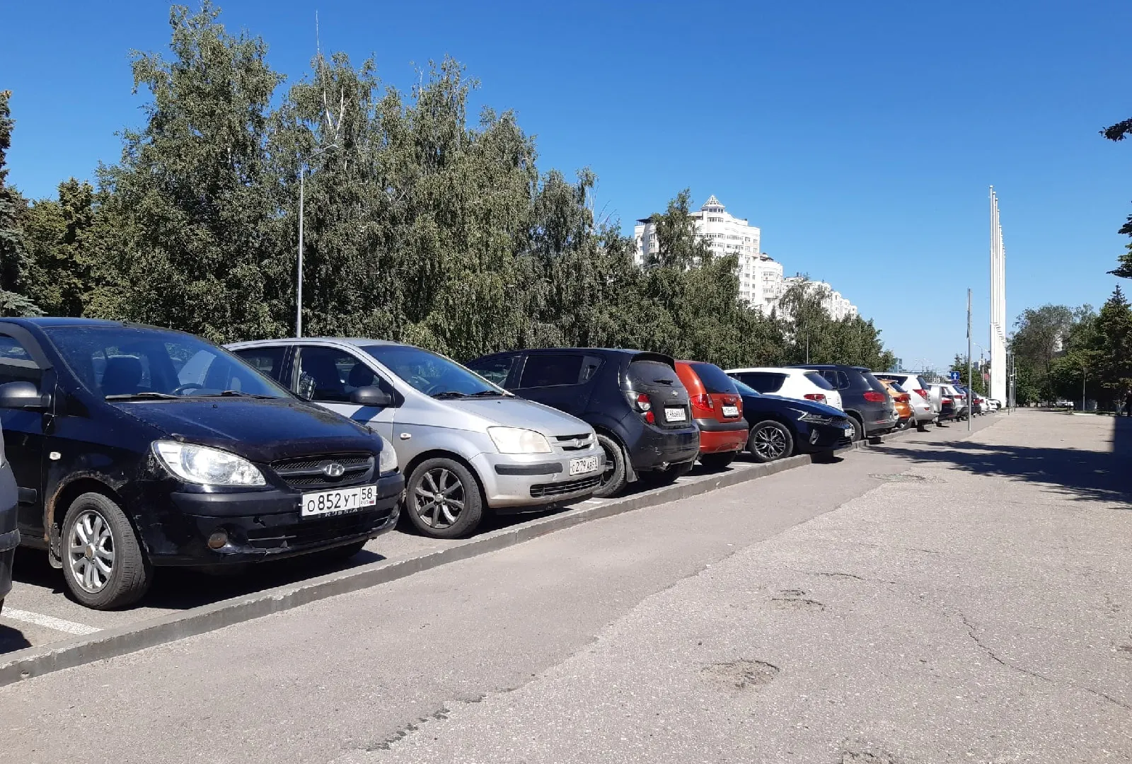 В Пензе с начала 2025 года оштрафовали более 80 водителей за нарушение правил парковки