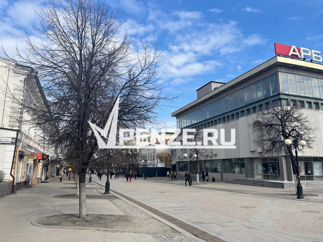 Знакомство с незнакомцем в баре обернулось для пензячки кражей золотой цепочки
