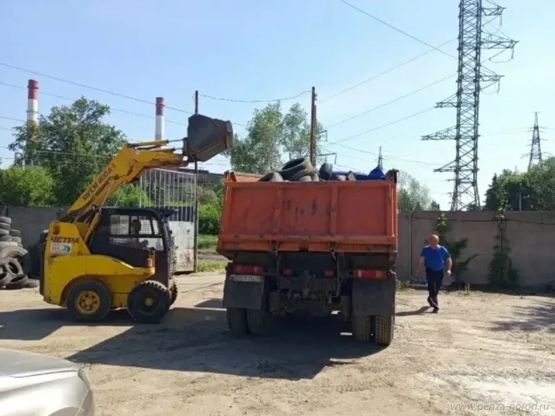 Житель Железнодорожного района Пензы собрал более 700 автомобильных покрышек для переработки