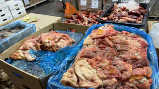 Продавщица из мясного магазина рассказала нюансы, на которые следует обращать внимание при выборе мяса