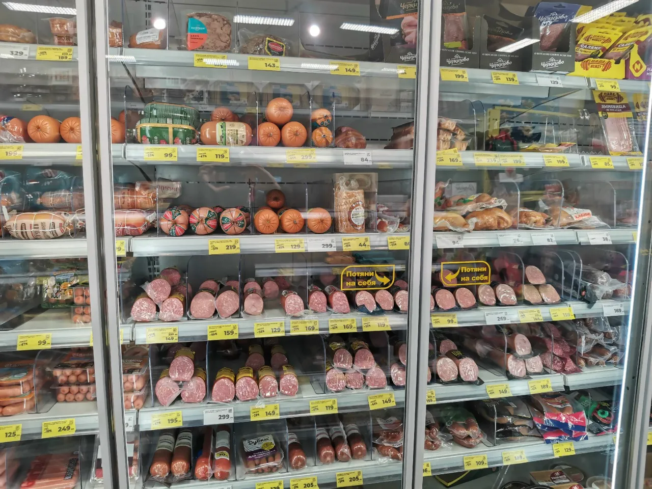 Эти продукты в «Красное&Белое» выглядят дорого — а цена удивляет не меньше вкуса: делюсь находками