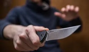 В Каменском районе мужчина ударил ножом знакомого из-за 500 рублей