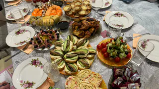Новогодний салат на замену надоевшему Оливье. Вкусный, сытный, быстрый. Записывайте рецепт