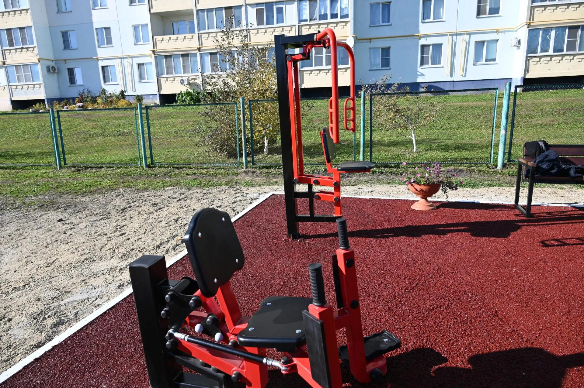 Глава Пензы протестировал турник на новой воркаут-площадке в Северной поляне
